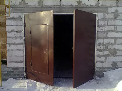 Распашные ворота с калиткой